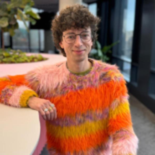 Host Frekvence 1